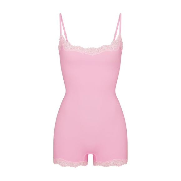 Skims fits  everybody lace onesie
Color  bubble gum - Picture 1 of 4